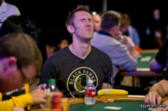 德州扑克锦标赛错误的策略打法