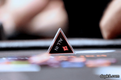 拿到垃圾牌，诈唬是唯一的出路