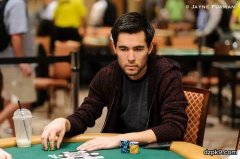 世界级的河牌逃生！一手具有教科书意义的伟大