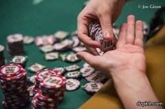 如果对手翻牌圈持续下注，然后转牌圈check。你应