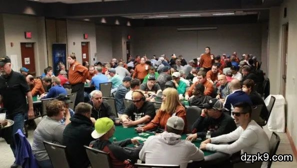 德扑多桌锦标赛前期阶段的打法策略