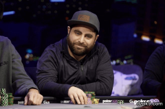 《深夜德州》精彩牌局：炸弹牌型出没、垃圾牌