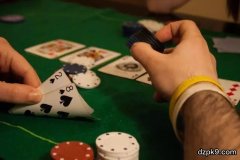 牌局分析：奇怪的转牌圈领先下注