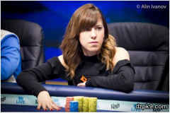 深夜扑克，看女性玩家的高额桌激烈对决