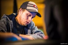 德扑的肢体语言也非常重要