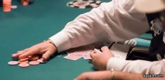 扑克牌手在现场慢玩的五个理由