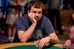 玩德州扑克不能犹豫