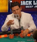 敲到河牌，被加注后扔掉葫芦！你做得到吗？