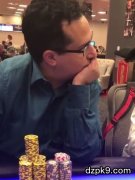 气势汹汹要亮一张牌给对手，结果被干了