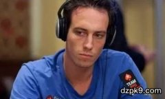 太猖狂！这个“疯子”每次Bluff都要亮出手牌激怒