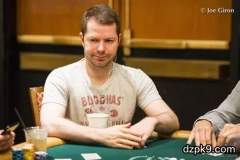 转变成抓诈牌的暗三条