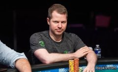 秒跟全下并自信亮牌，他是头够铁还是牌够强？