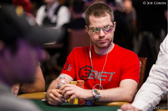 为什么有时要放弃很强的抓鸡牌？