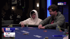 玩家疑似“弃牌”又撤回，这是在钻德州扑克规