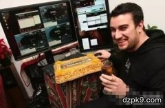 以打牌为职业选择线上还是线下？