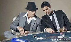 这手德州扑克牌怎么打？