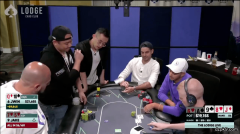 看错花色，河牌圈弃掉坚果牌